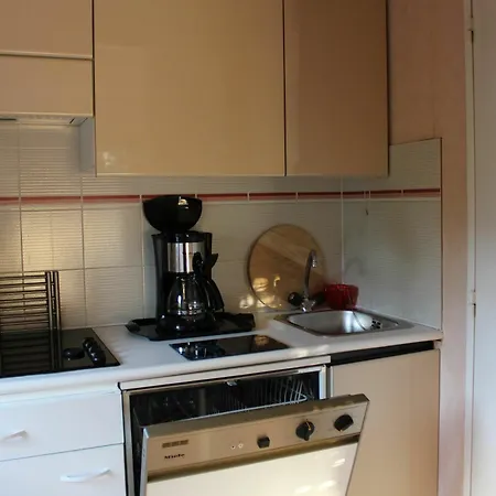 In Saint-raphael, With Pool Access And Furnished Terrace - 5 Km Saint-Raphaël